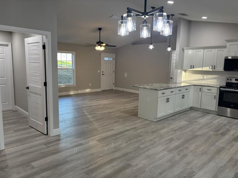 Spacious, unfurnished interior of a new home in , Citrus Springs (Image 19).