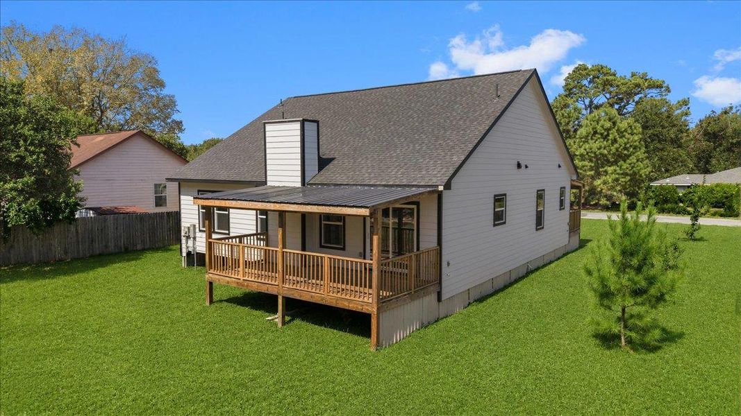 Virtual grass: A spacious elevated wooden deck under clear blue skies. Virtual grass: A spacious elevated wooden deck under clear blue skies.
