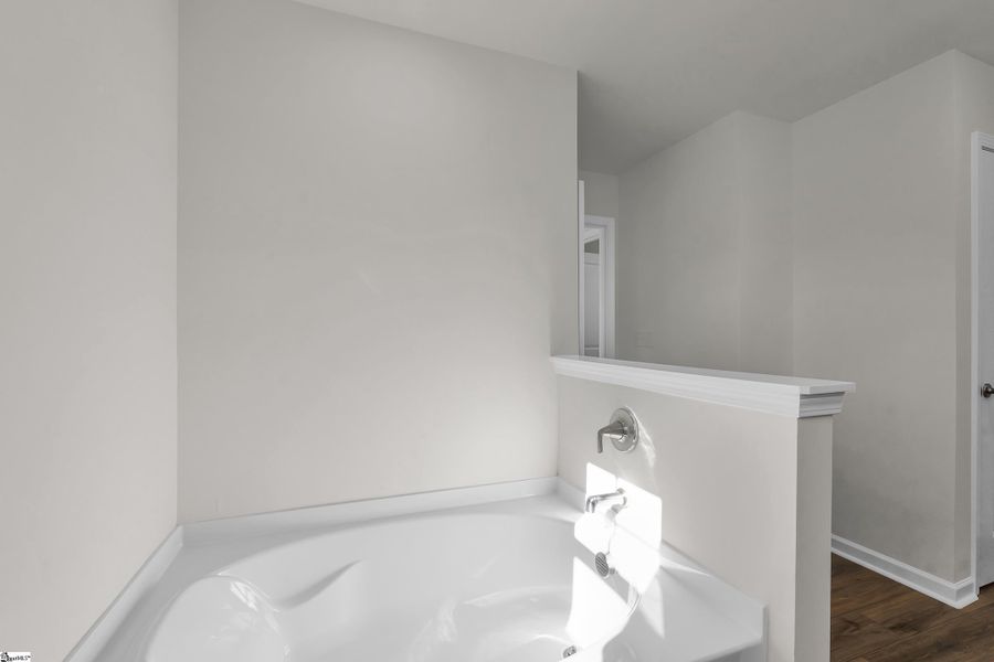 Close-up of interior finishes inside a home in Lynbrook, Boiling Springs (Image 14).