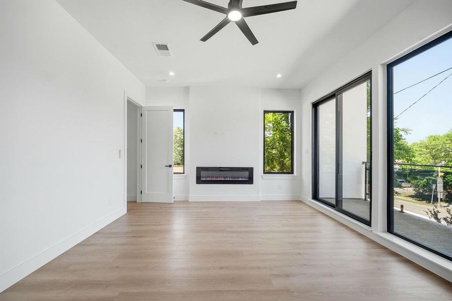 Spacious, unfurnished interior of a new home in , Dallas (Image 20).