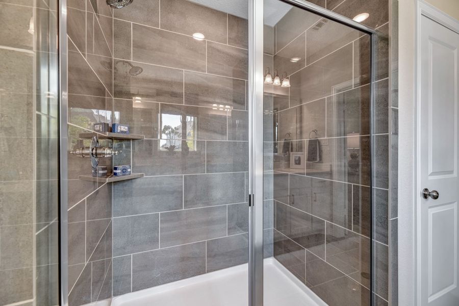 Plan 1525 Primary Shower Representative Image