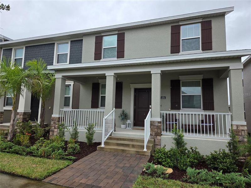 Exterior details and patio area of a home in , Kissimmee (Image 1).
