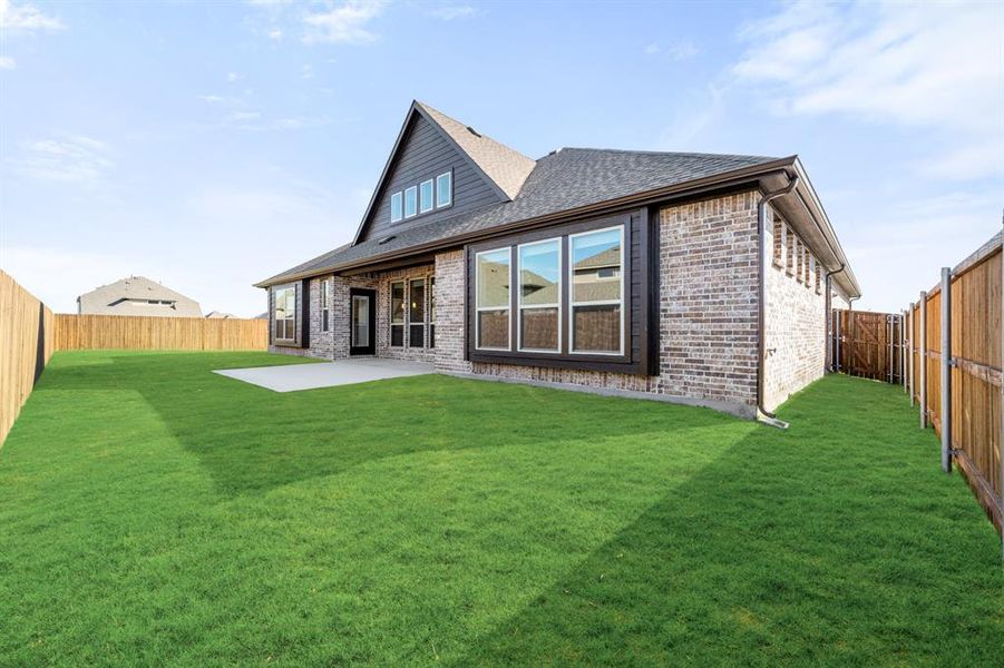 Exterior details and patio area of a home in Stone River Glen 60s, Royse City (Image 22).