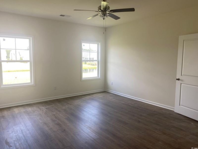 Spacious, unfurnished interior of a new home in Oak Hollow, Longs (Image 13).