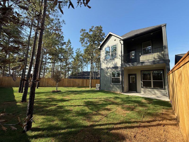 Exterior details and patio area of a home in Kresston, Montgomery (Image 4).