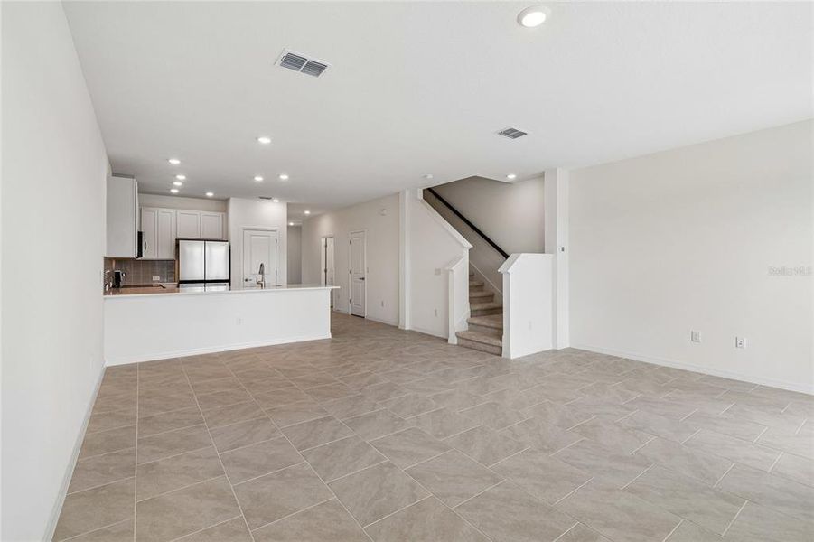 Spacious, unfurnished interior of a new home in Waterset Townhomes, Apollo Beach (Image 14).