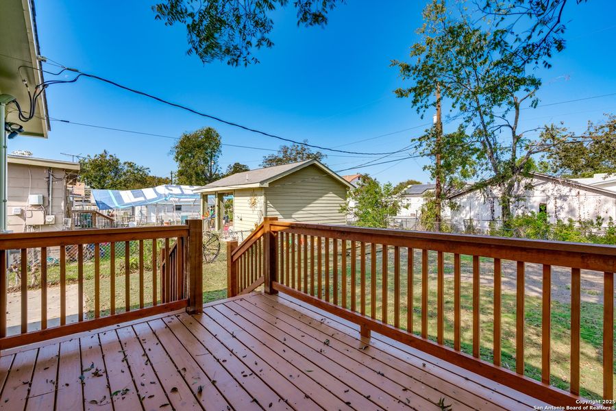 Exterior details and patio area of a home in , San Antonio (Image 19).