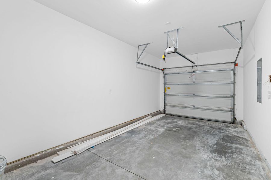 Spacious, unfurnished interior of a new home in , North Charleston (Image 25).