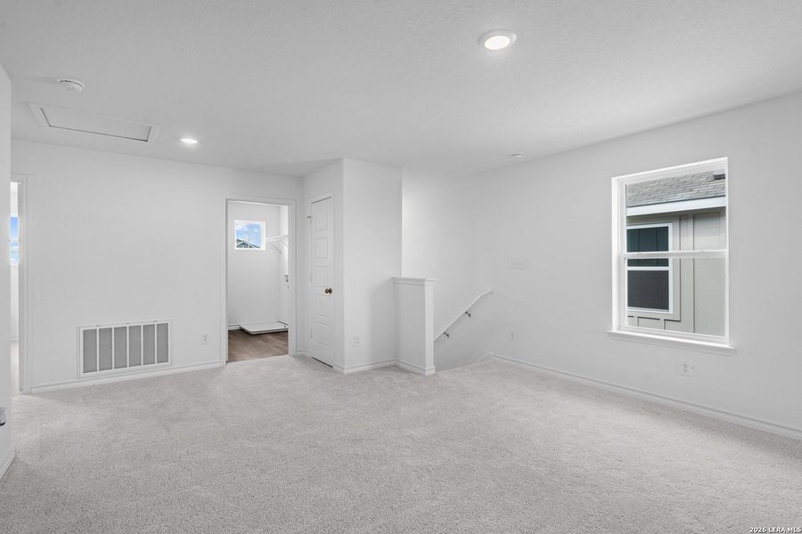 Spacious, unfurnished interior of a new home in Lily Springs, Seguin (Image 12).