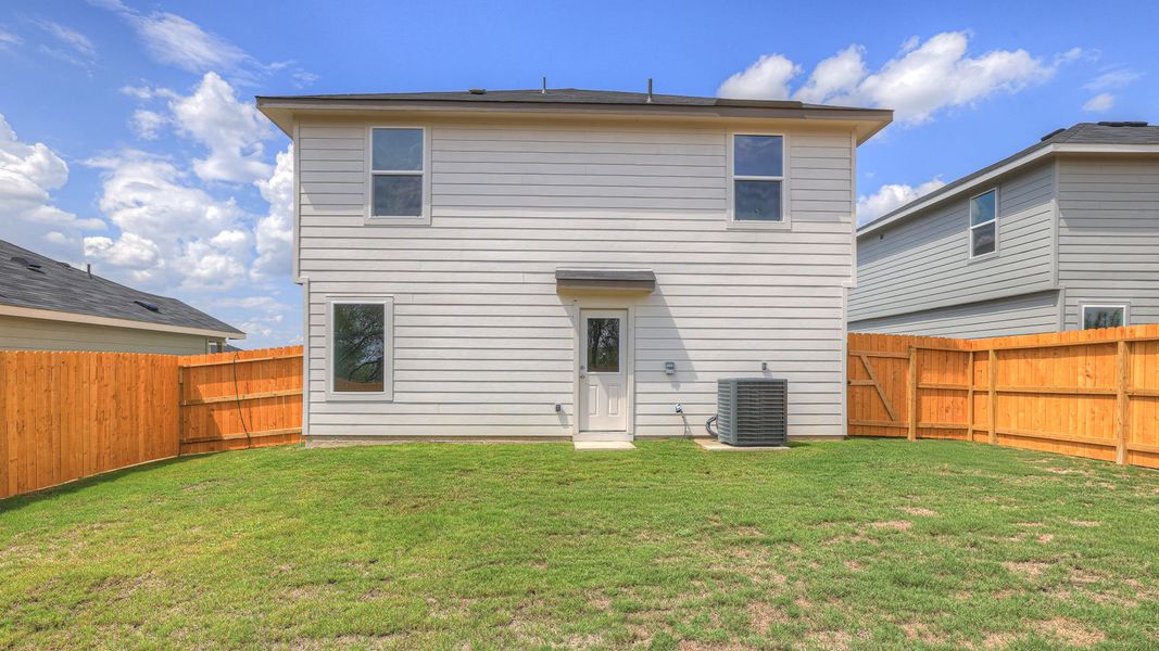 Representative exterior details of a home built from the The Franklin by D.R. Horton in Ladera, Luling (Image 24).