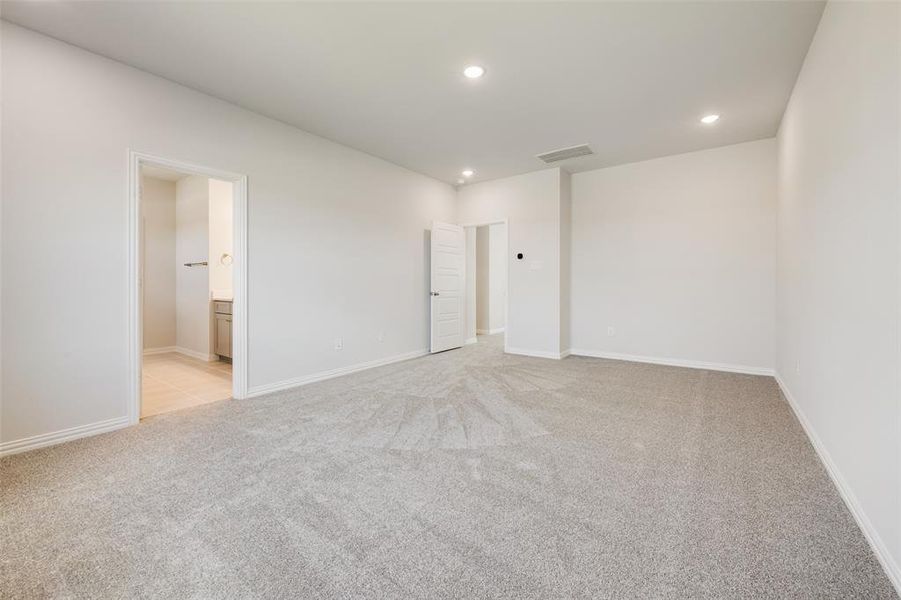 Spacious, unfurnished interior of a new home in Arbors at Legacy Hills, Celina (Image 25).