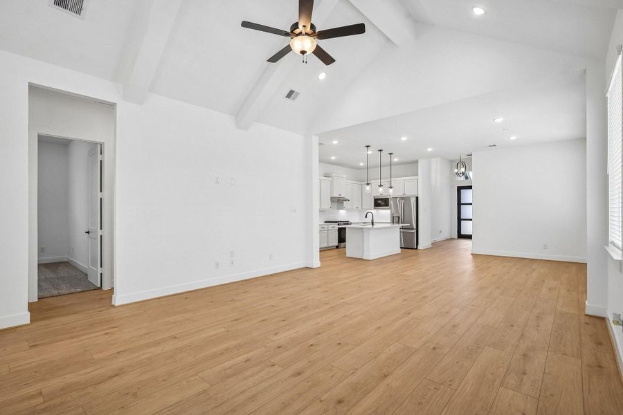 Spacious, unfurnished interior of a new home in Wood Leaf Reserve, Tomball (Image 14). Spacious, unfurnished interior of a new home in Wood Leaf Reserve, Tomball (Image 14).