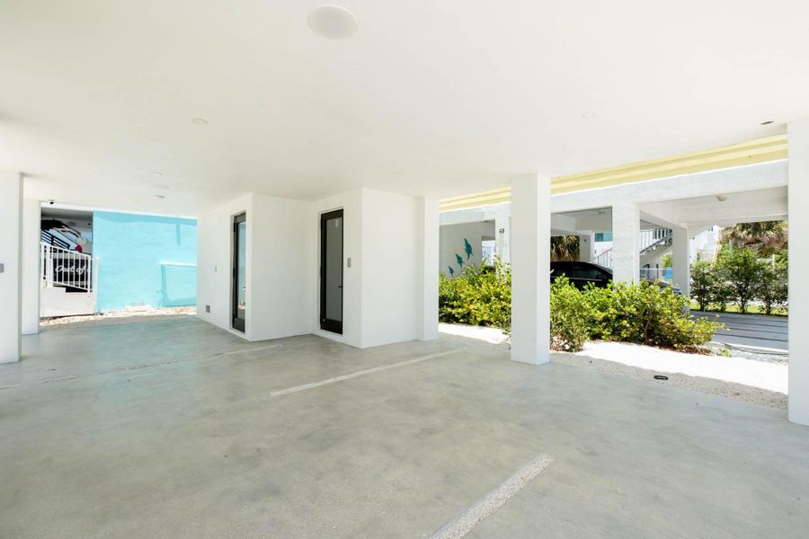 Spacious, unfurnished interior of a new home in , Key Largo (Image 18).