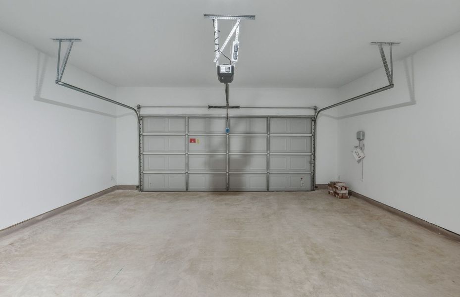 Spacious, unfurnished interior of a new home in Wolf Ranch, Georgetown (Image 17).