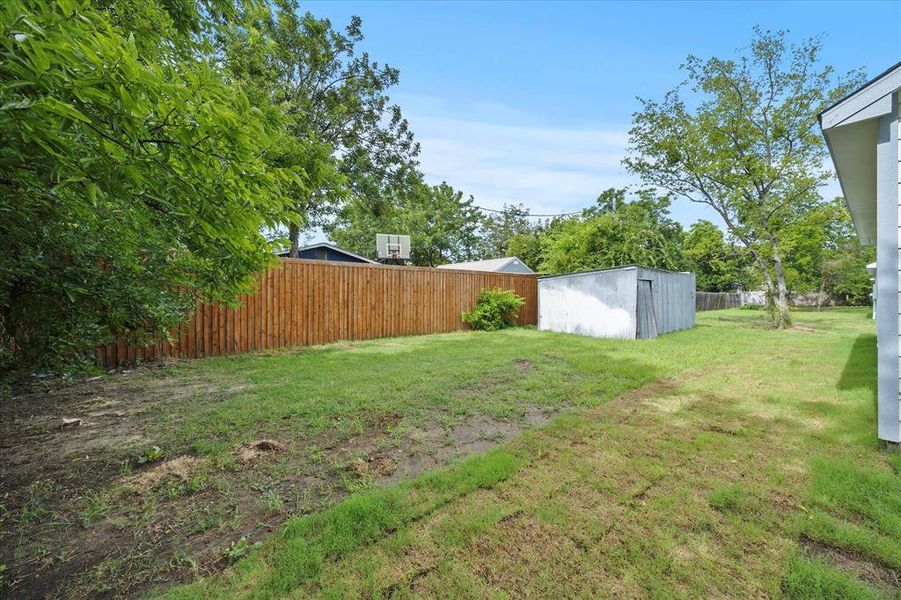 Exterior details and patio area of a home in , West Tawakoni (Image 16). Exterior details and patio area of a home in , West Tawakoni (Image 16).