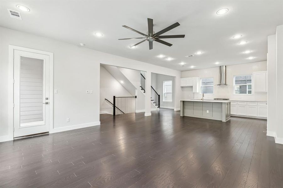 Spacious, unfurnished interior of a new home in SoHo Square, Dallas (Image 11).