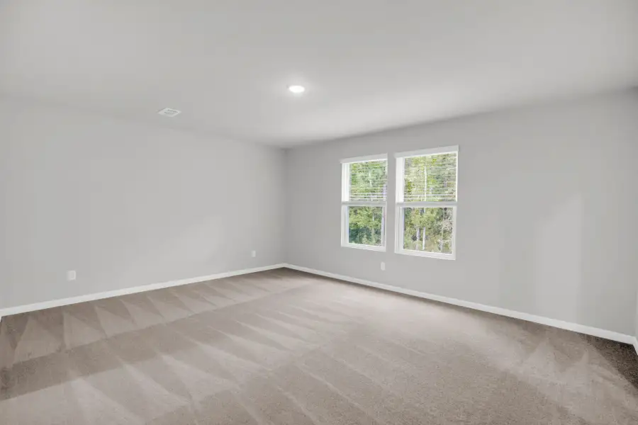 Spacious, unfurnished interior of a new home in Bradford Pointe, Summerville (Image 28).