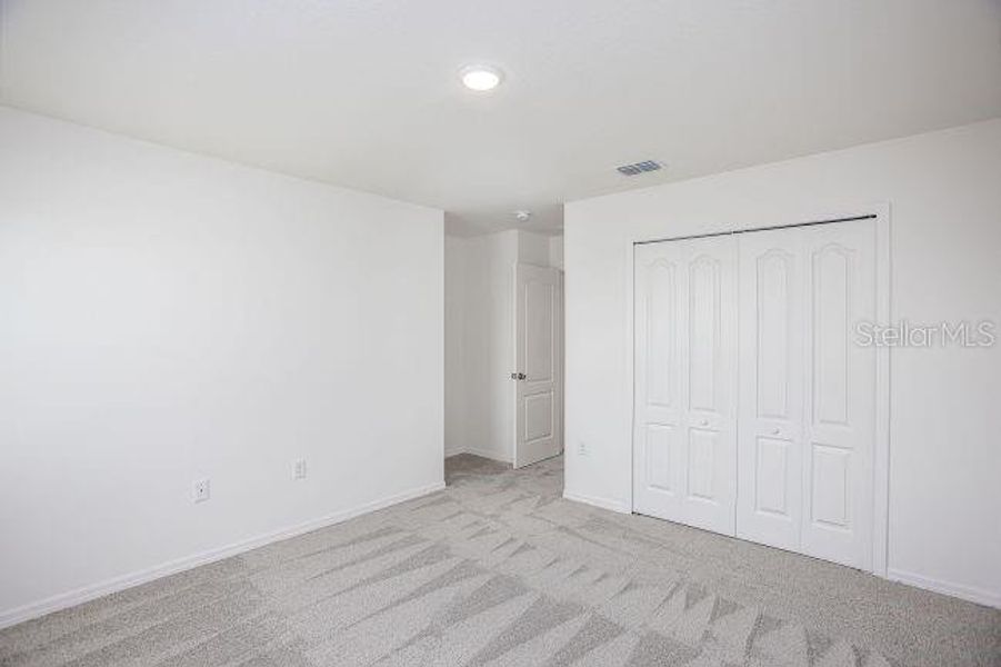 Spacious, unfurnished interior of a new home in Oakhaven Walk, Gainesville (Image 10).