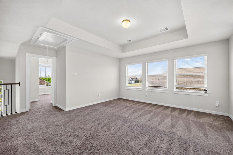 Spacious, unfurnished interior of a new home in , Mont Belvieu (Image 43).