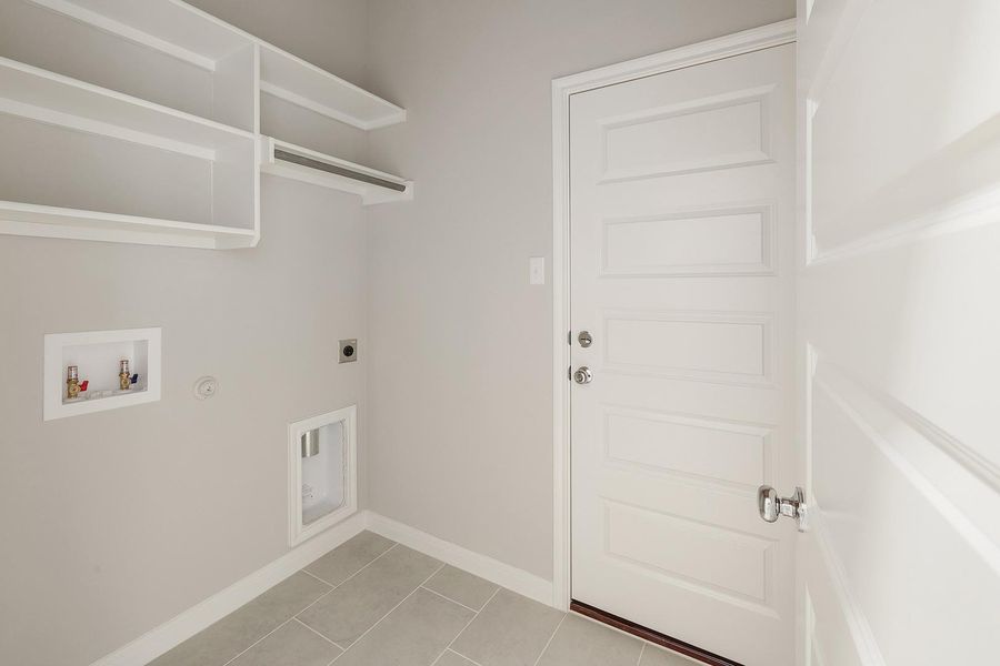 Spacious, unfurnished interior of a new home in Trinity Ranch, Elgin (Image 15).