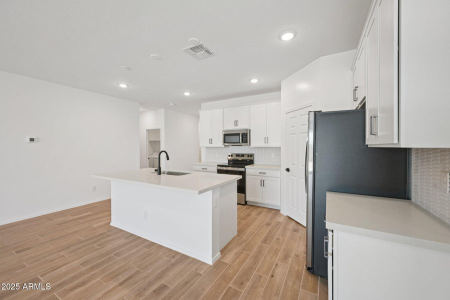 9-web-or-mls-W Bowker St-S2607-009