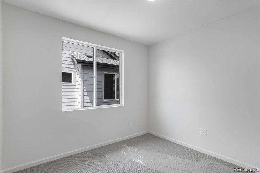Spacious, unfurnished interior of a new home in Sugar Mill Village, Longmont (Image 12).