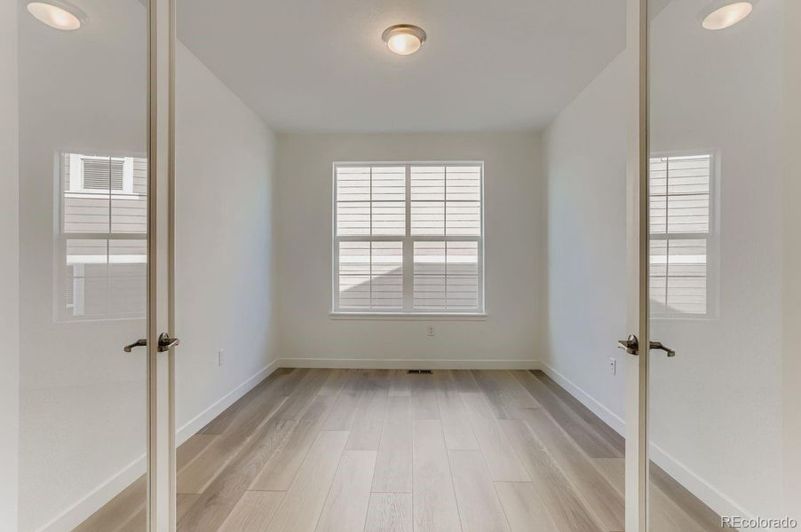 Spacious, unfurnished interior of a new home in Sunset Village: The Grand Collection, Erie (Image 7).