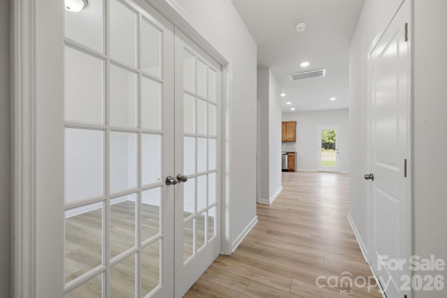 Spacious, unfurnished interior of a new home in Catawba Trace, Catawba (Image 14).
