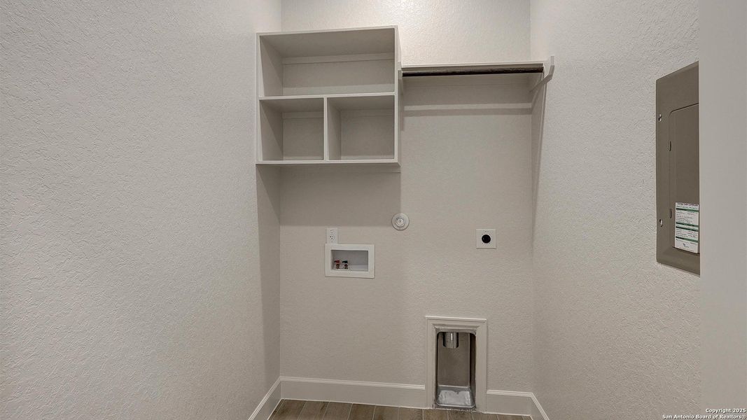 Spacious, unfurnished interior of a new home in Alsatian Oaks 50', Castroville (Image 22). Spacious, unfurnished interior of a new home in Alsatian Oaks 50', Castroville (Image 22).