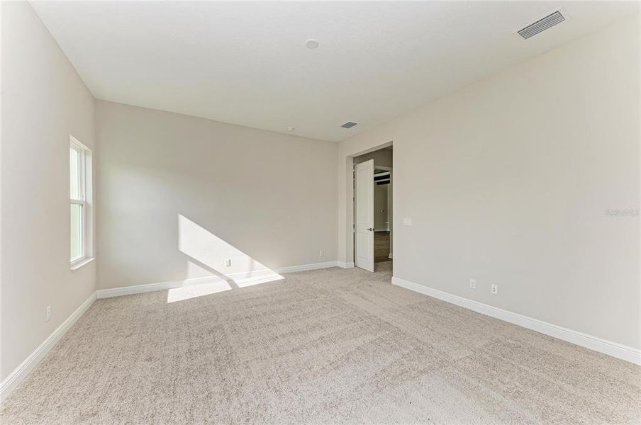 Spacious, unfurnished interior of a new home in Creek Ridge Preserve, Lithia (Image 29).