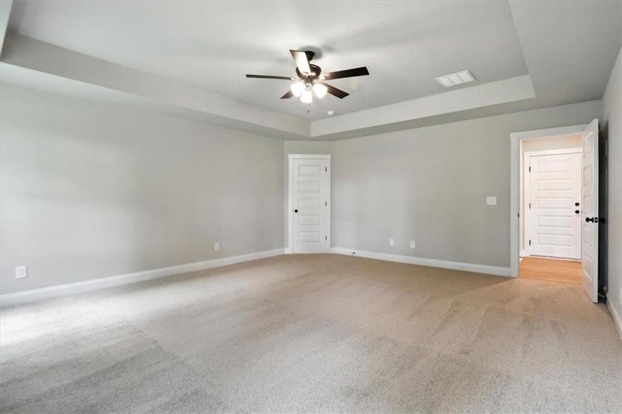 Spacious, unfurnished interior of a new home in , Hartwell (Image 16).