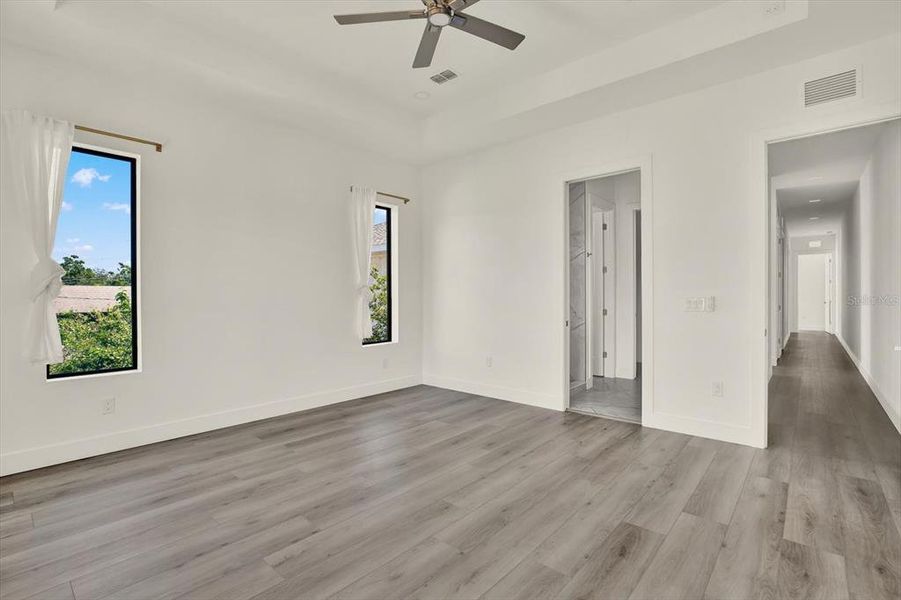 Spacious, unfurnished interior of a new home in , St. Petersburg (Image 19).