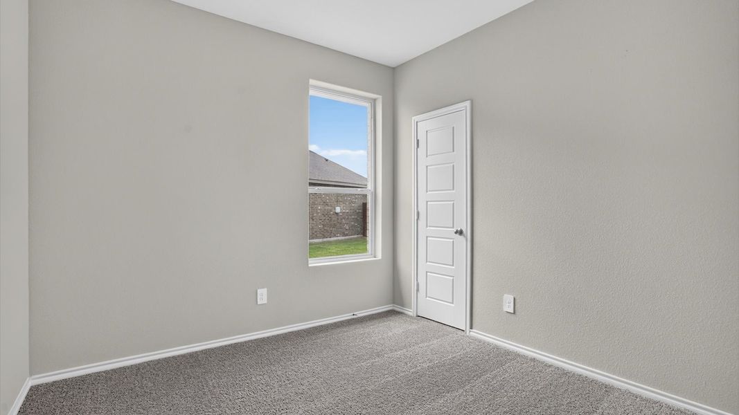 Spacious, unfurnished interior of a new home in Saratoga, Granbury (Image 24).