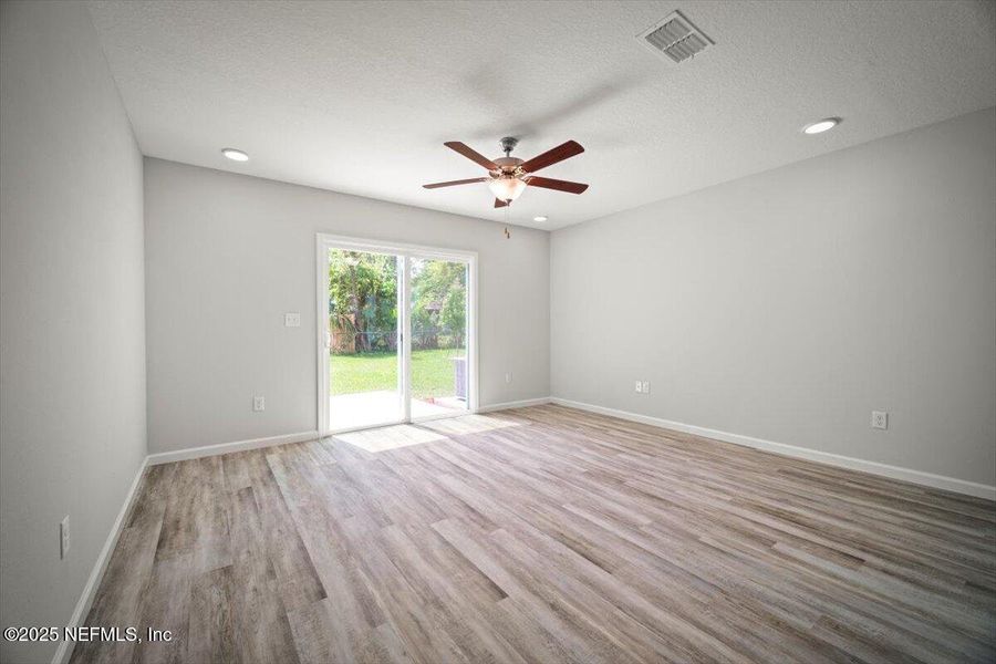 Spacious, unfurnished interior of a new home in , Jacksonville (Image 12).