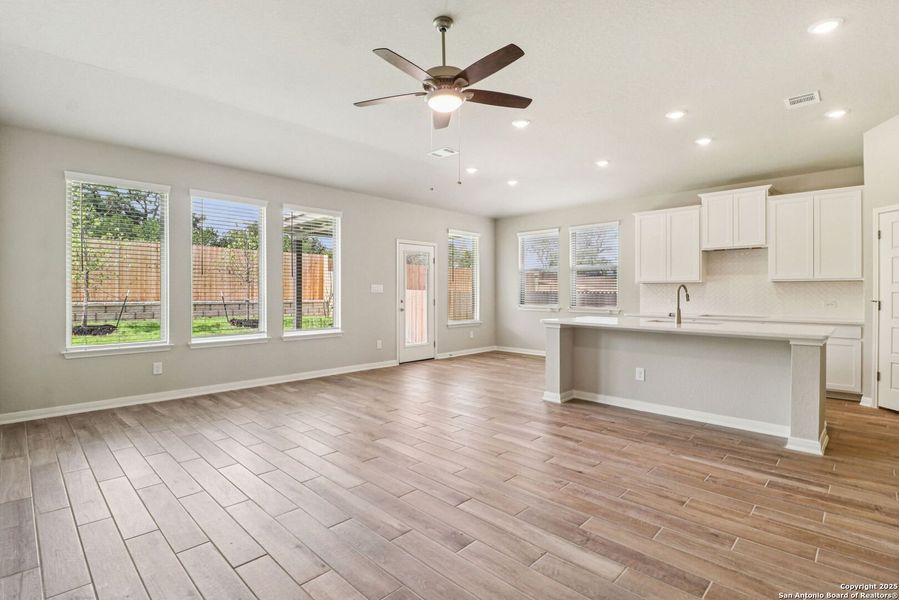Spacious, unfurnished interior of a new home in Fox Falls, Boerne (Image 16).