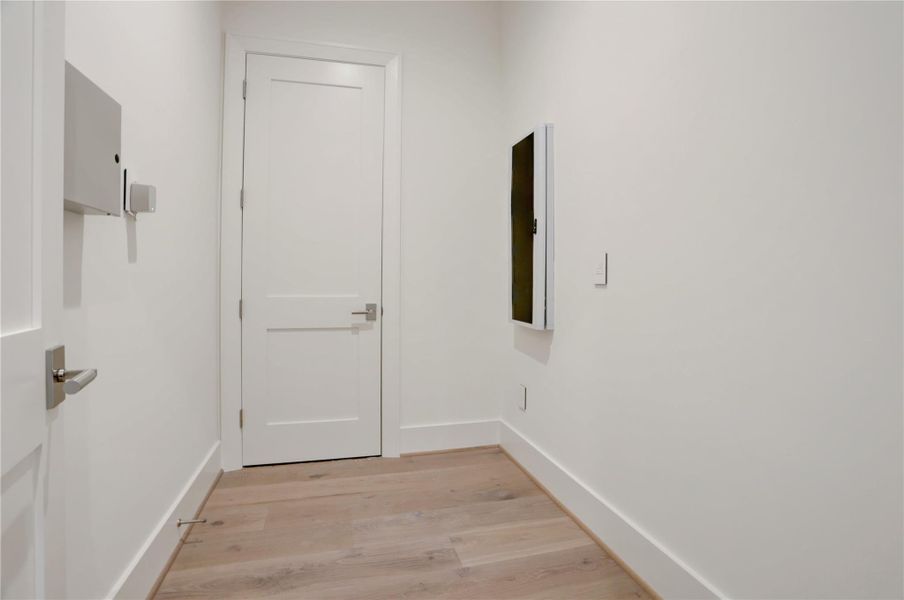 Spacious, unfurnished interior of a new home in , Houston (Image 34).