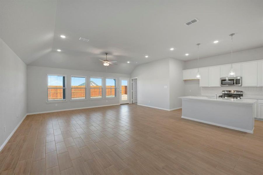 Spacious, unfurnished interior of a new home in Verandah, Royse City (Image 18).