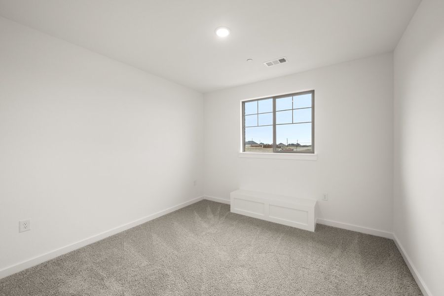 Spacious, unfurnished interior of a new home in Wildridge, Oak Point (Image 24).