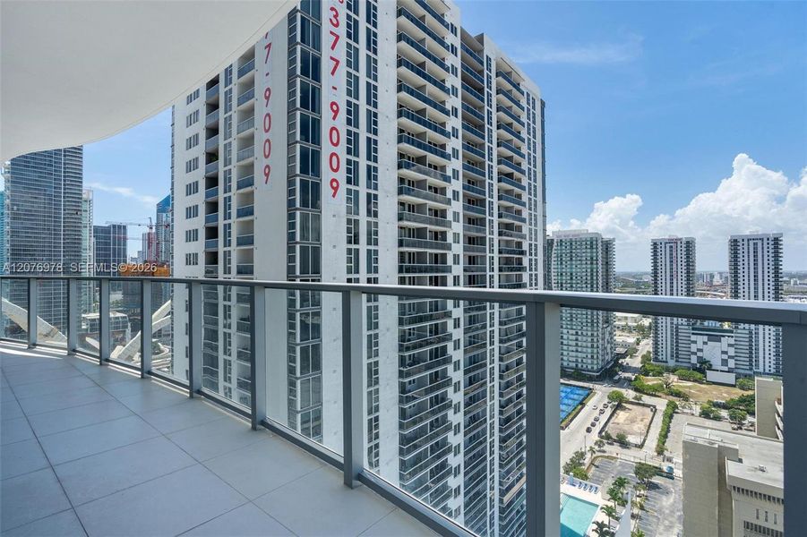 Condo located in Miami, FL showcasing its design and architecture (Image 28).