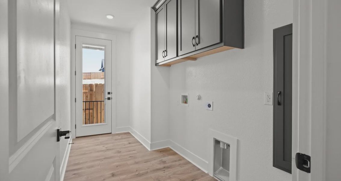Representative unfurnished interior of a home built from the Allison by Chesmar Homes in Sweetwater, Austin (Image 16).