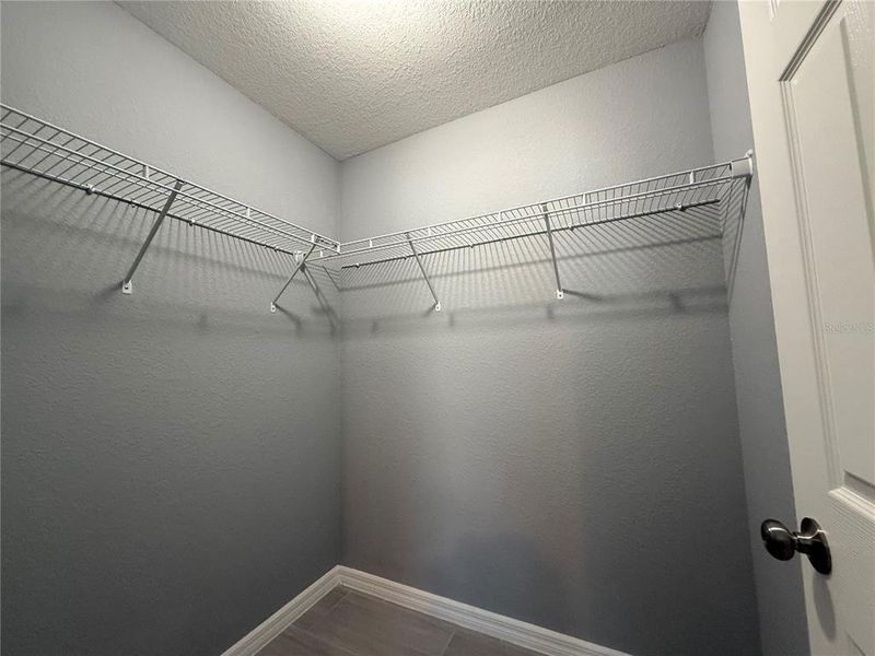 Spacious, unfurnished interior of a new home in , Dunnellon (Image 9).