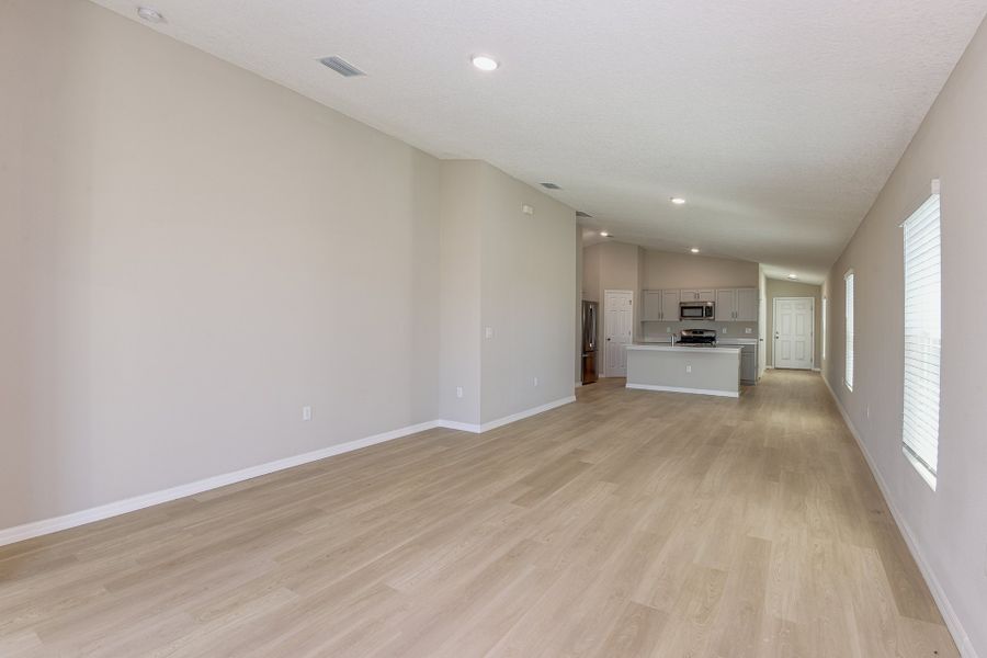 Spacious, unfurnished interior of a new home in Crosswinds, Haines City (Image 14).