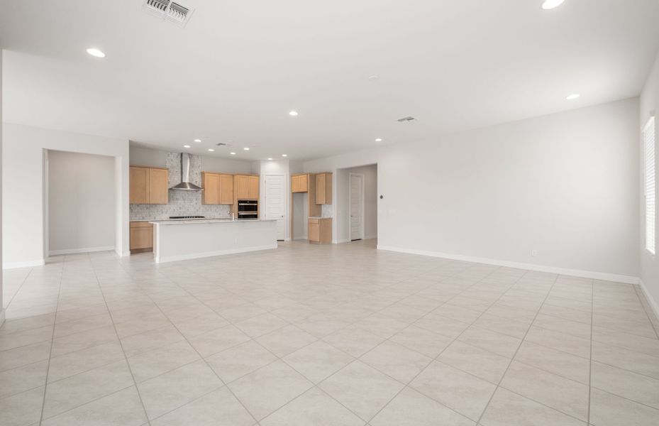 Spacious, unfurnished interior of a new home in Artisan at Asante, Surprise (Image 15).