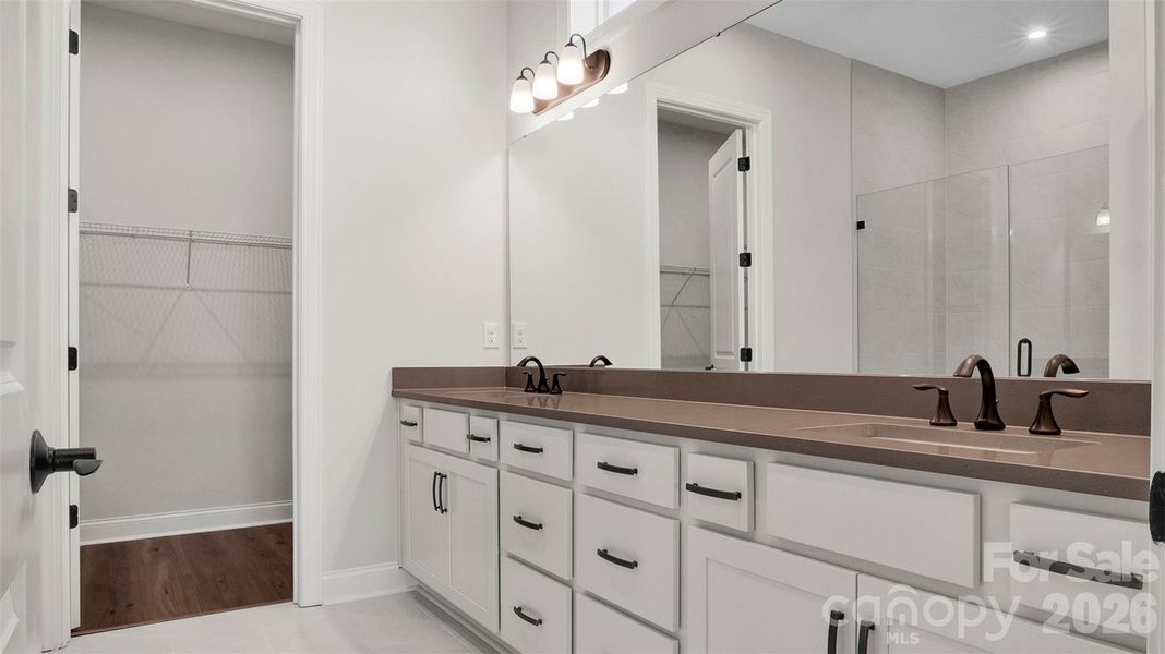 Primary En Suite Primary En Suite