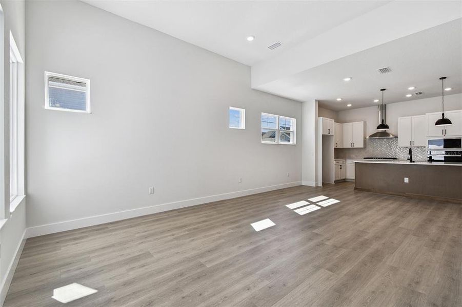 Spacious, unfurnished interior of a new home in Emerald Landing at Waterside at Lakewood Ranch – Cottage Series, Sarasota (Image 34).