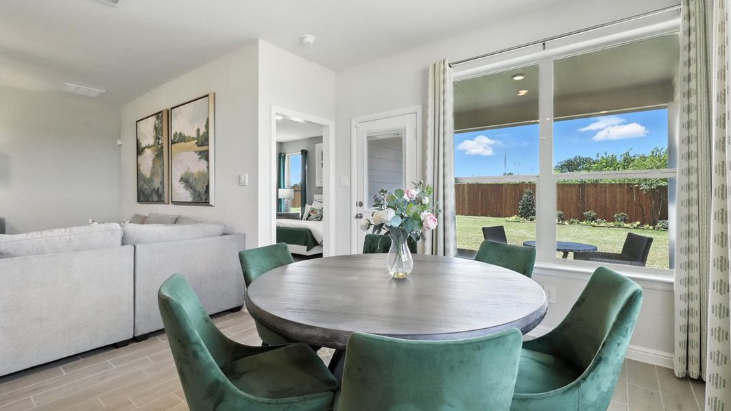 Representative furnished interior of a home built from the OXFORD by D.R. Horton in Vista Point, Grandview (Image 14). Representative furnished interior of a home built from the OXFORD by D.R. Horton in Vista Point, Grandview (Image 14).