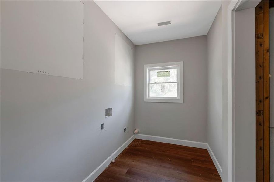 Spacious, unfurnished interior of a new home in , Atlanta (Image 11).