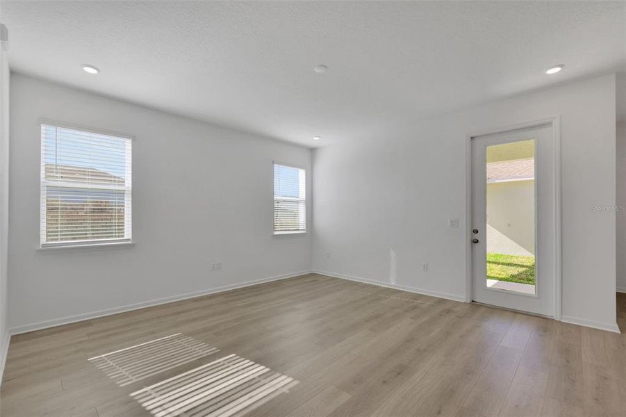 Spacious, unfurnished interior of a new home in Crossroads at Kelly Park, Apopka (Image 22).