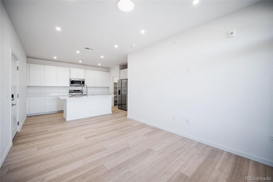 Spacious, unfurnished interior of a new home in , Lone Tree (Image 8).
