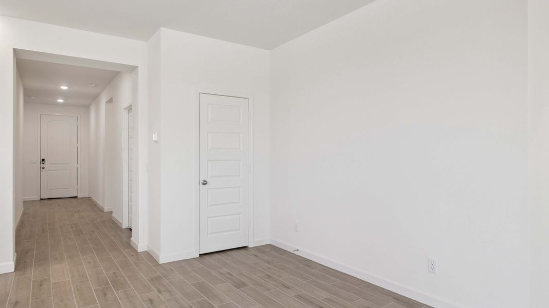 Spacious, unfurnished interior of a new home in Westpark, Buckeye (Image 18).